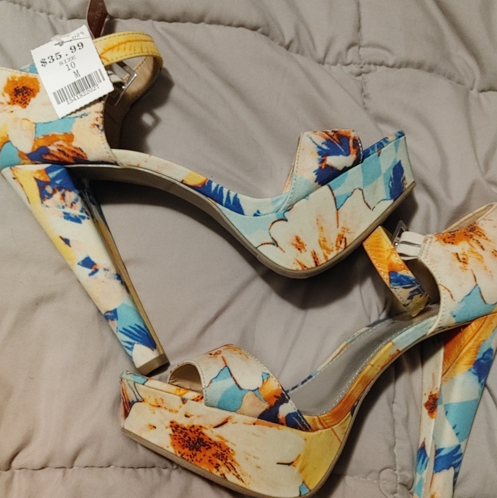 Floral Pumps